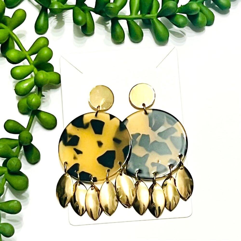 Tort Acrylic Dangle Earrings With Gold Dangles Gold Brown Round